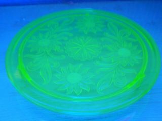 Vintage Depression Green Vaseline Uranium 3 Footed Sunflower Round Cake Plate