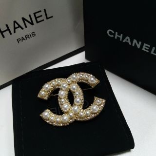 Nib Chanel Classic Cc Logo Anniversary Crystals And Pearls Brooch 18k Gold Pin