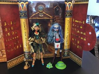 Monster High Cleo De Nile & Ghoulia Yelps Exclusive 2 Pack Featured Sdcc Set