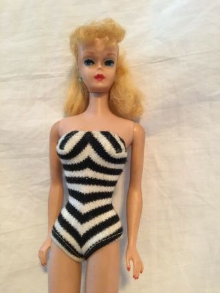 Vintage 1959 850 Blond Barbie Box And Dresses