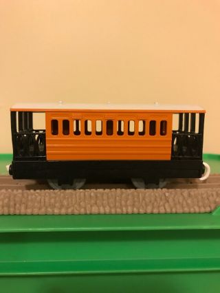 Thomas Train Trackmaster Henrietta Passenger Coach