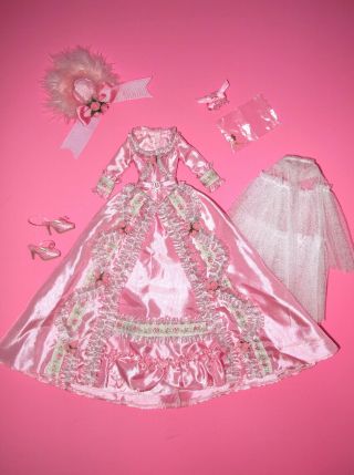 Tonner - Ma Petite Rose Deja Vu 16 " Fashion Doll Outfit