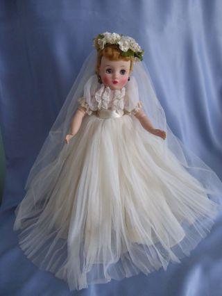 Lovely Madame Alexander Vintage Elise Bride Doll 1959