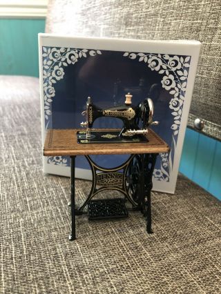 Vintage Hennig Sewing Machine,  Box 1/12 Western Germany Dollhouse Miniature 950