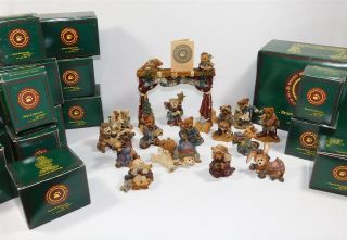 Boyds Bears Nativity Pageant With Stage Resin 17 Pc Set Series 1 - 4 Mib