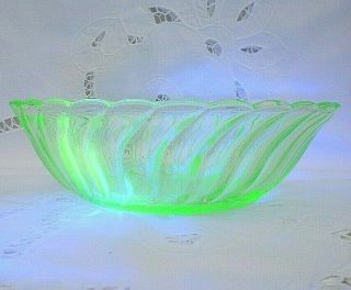 Bagley " Carnival " Uranium Green Pressed Glass Serving Bowl - 21.  5 Cm (8.  25 ")