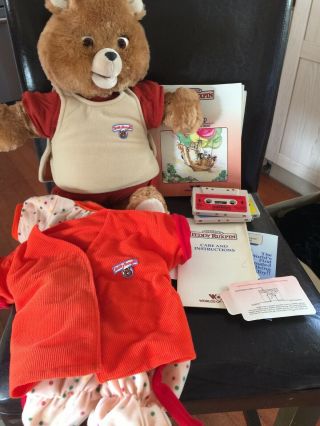 Vintage Wow Teddy Ruxpin 1985 With 4 Books Cassette Tapes Box X Outfit