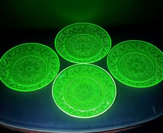 Set Of 4 Vintage Green Uranium Vaseline Glass Dessert Plates 6 " Diameter