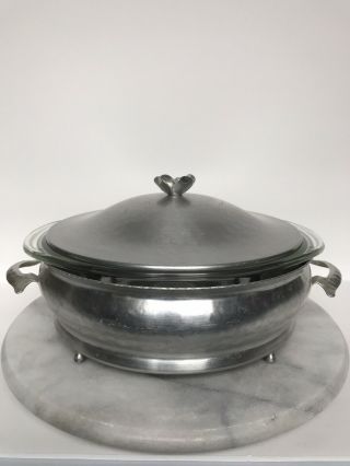 Vtg Pyrex 2 Qt.  Casserole Dish With Silver Metal Hammered Cradle/tray And Lid