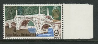 Great Britain 1968 9d Bridges With Shift Of Gold Head Sg 764 Mnh.