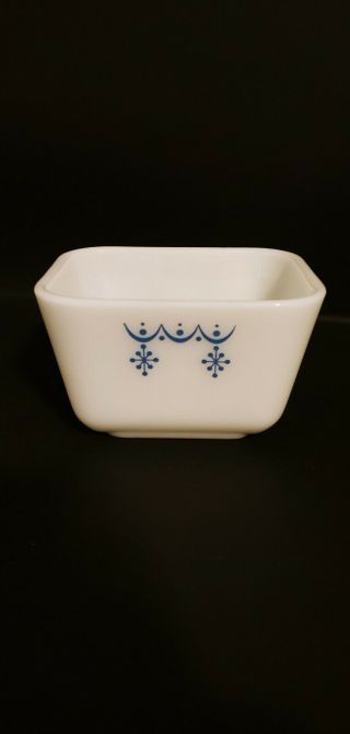 Vtg Pyrex Snowflake Blue Garland Refrigerator Dish 501 - B 1.  5 Cups