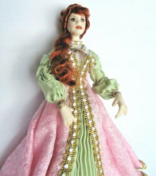 MINIATURE ARTISAN REDHEAD DOLLHOUSE PORCELAIN LADY WITH PRETTY FACE AND OUTFIT 2