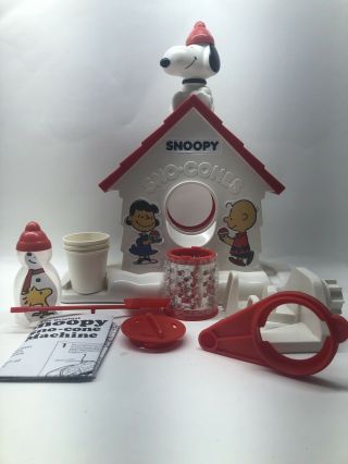 Peanuts Vintage Snoopy Sno Cone Machine Shaved Ice Maker Snow Cone Set