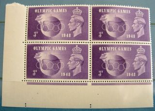 Great Britain Sg496a Mnh Block Of 4 With Crown Flaw & Hooked 3 Above