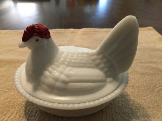 Vintage Westmoreland White Milk Glass Red Comb 5.  5 " Hen On A Nest.