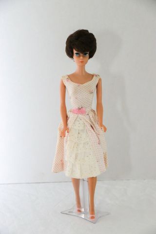 Vintage Barbie Doll Brunette Bubblecut 1962 Pristine Hair & Blue Eyes And Lips