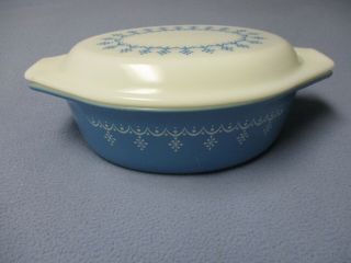 Vtg Pyrex 043 Snowflake Blue Garland 1.  5 Qt Oval Casserole Dish W/ Lid Usa
