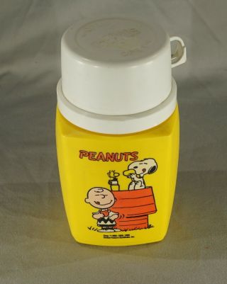 Vintage Peanuts Charlie Brown And Snoopy Plastic Thermos (inv.  001)
