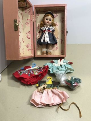 Vintage 1950s Vogue Ginny 7.  5 " Doll W/ " Vogue Medford " Tagged Clothing & Trunk