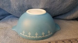 Vintage Pyrex Snowflake Blue Garland Cinderella 1 - 1/2 Mixing Bowl Ovenware