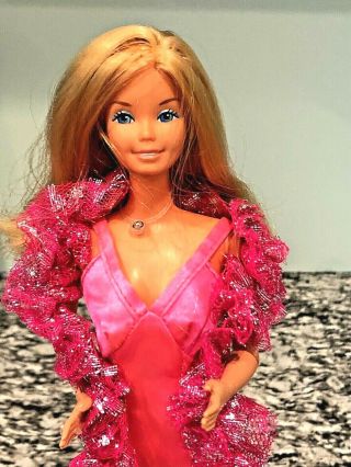 1977 Vintage Taiwan Superstar Barbie Doll 9720 Dress Boa Stand Shoes Jewelry