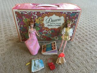 Vintage 1971 Topper Dawn and Her Friends Doll Case Dolls Clothes and Accessories 2