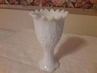 Westmoreland Milk Glass Vase Lily Of The Valley Springtime Beauty 7 " Tall White