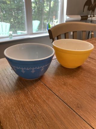 Vintage 1 1/2 Pint Pyrex Mixing Bowls Set Of Two
