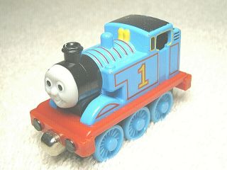 2002 Thomas & Friends 1 Thomas Take Along & Play Diecast Magnetic Train Engine