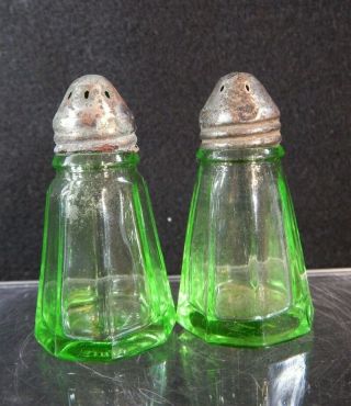 Vintage Hazel Atlas Green Depression Vaseline Glass Salt And Pepper Shakers.