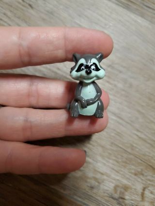 Rare 1.  5 " Meeko Forest Raccoon Pvc Plastic Action Figure Disney Pocahontas Euc