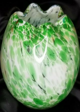 Hand - Crafted Studio Art Glass Green And White Vase