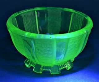 Vintage Uranium Art Deco Green Glass Footed Bowl Frosted Stripe Detail Sml 3.  5 "