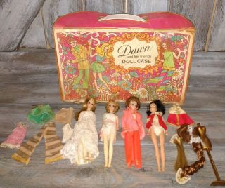 VINTAGE DAWN DOLL AND HER FRIENDS WITH CARRY CASE,  Clothes,  and 4 dolls 3