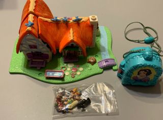 Disney Polly Pocket - Snow White & The Seven Dwarves Cottage,  Necklace Playsets
