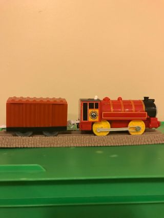THOMAS Train Trackmaster Motorized Victor and Boxcar 3