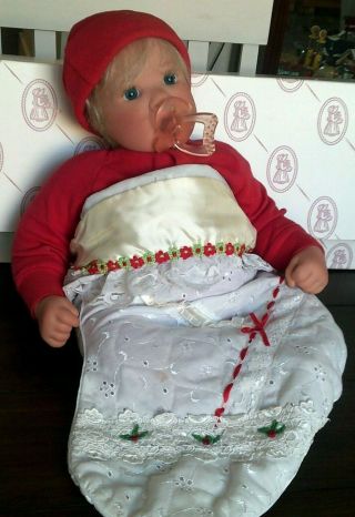 Lee Middleton Doll  First Born Awake " 1997 Christmas Surprise White "