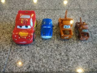 2005 Mattel Disney Pixar Cars Shake N Go Lightning Mcqueen With Collectables