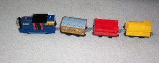 Thomas & Friends Gullane Timothy Motorized Trackmaster Train,  Vicarstown Cars