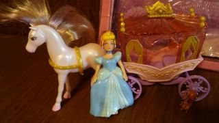 Polly Pocket Disney Princess Favorite Moments Horse Carriage Case 4 Dolls M8443