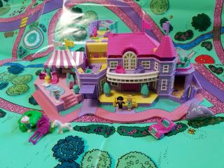 Vintage 1994 Polly Pocket Huge House With Playmat Accessories Car 4 Figures
