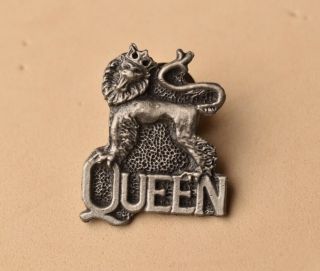 Queen 1992 Metal Lion Pin Badge Rock Music Band.  Freddie Mercury Brian May