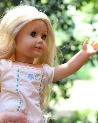 American Girl Doll Retired Caroline Abbott In Nightgown