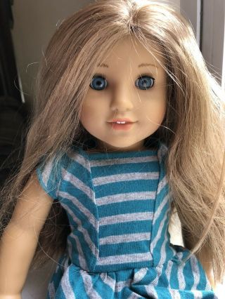American Girl Retired/vaulted Mckenna - 2012 Doll Of The Year -