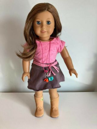 American Girl Truly Me Doll (wavy Brown Hair,  Freckles,  Blue Eyes),  Full Outfit