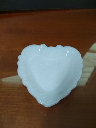 Vintage Indiana Glass Heart Shaped Milk Glass Trinket Dish With Cupid 
