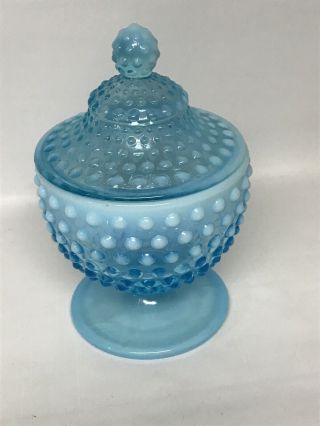 Vintage Fenton 7.  5in Blue Opalescent Hobnail Pedestal Candy Dish W Lid