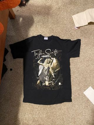 ☆ Taylor Swift ☆ 2009 Fearless Concert Tour ☆ Black T - Shirt ☆ Small Pre - Owned ☆