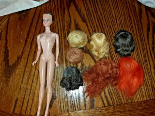 Vintage Barbie Fashion Queen Doll With 8 Wigs