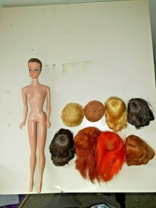 Vintage Barbie Fashion Queen Doll With 8 Wigs 2